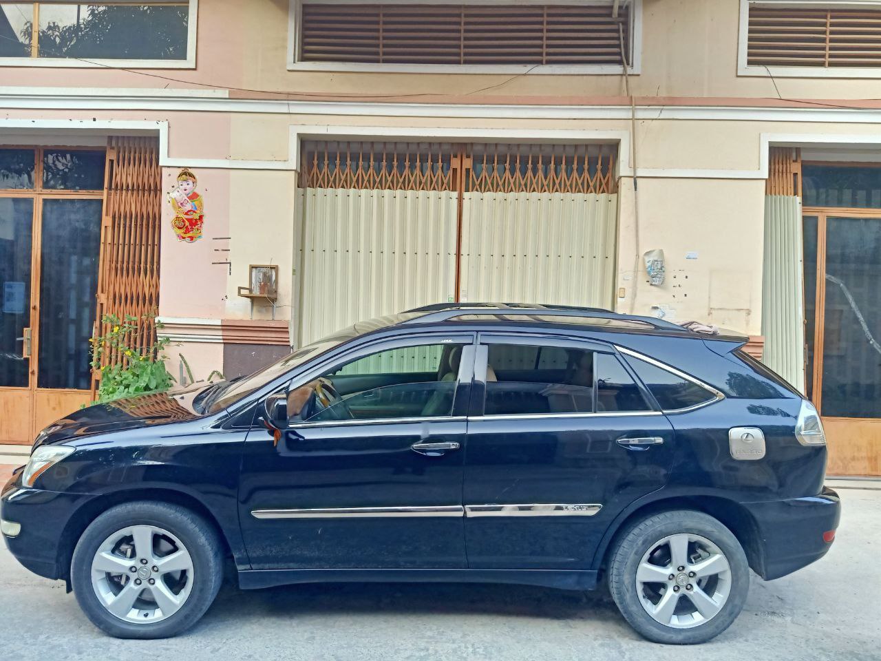 Kampot, Cambodia ➡️ Phnom Penh, Cambodia Lexus 2004